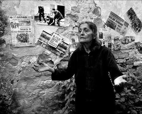 Eflan Aykaç. Kıyılara Kaçan Kadın'ların en dertlisi, en renklis.