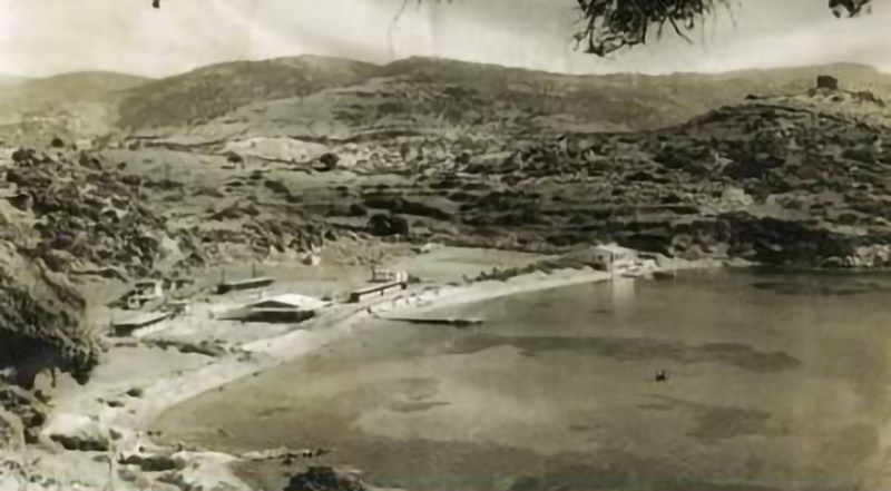 Salmakis Efsanesinin yaşandı koy, şimdilerde Bardakçı Koyu diye anılıyor... Bu fotoğraf 1960 lardan günümüze kalan en bakir hallerinden biri Salmakis Koyu'nun