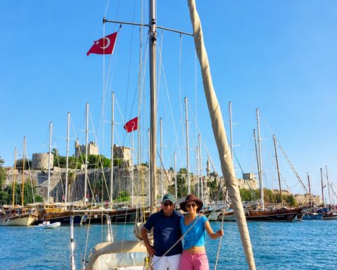 Yaşar Yıldız ve kızı Ceren Mavi Melek yelkenlisinde