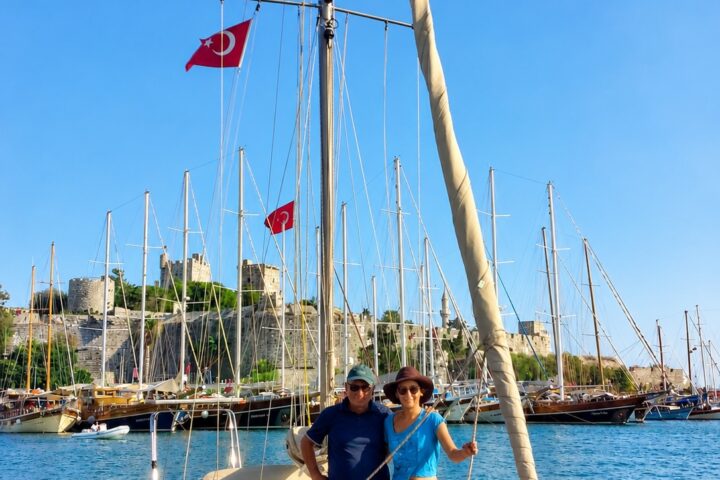Yaşar Yıldız ve kızı Ceren Mavi Melek yelkenlisinde