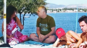 Güven Kıraç ile Bitez Sarnıç Beach'te Söyleşi sırasında Çiğdem Damar-Güven Kıraç