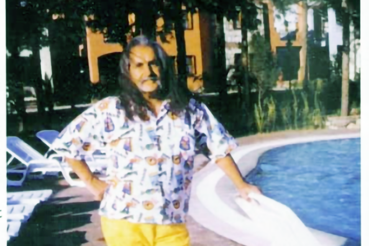 Barış Manço Club Manço Manzarası önünde: Fotoğraf Necip Damar